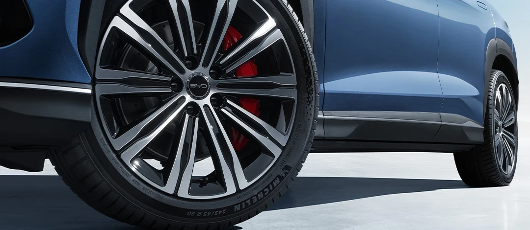 BYD Sealion 7 Red Brake Calipers